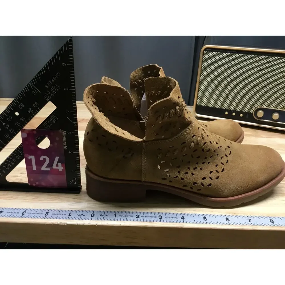 Sofft Bristow Saddle Suede Ankle Booties Women's 8.5 Tan Laser Cut Side Zip
